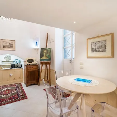 D'artista, Elegante Loft Nel Cuore Di Rome